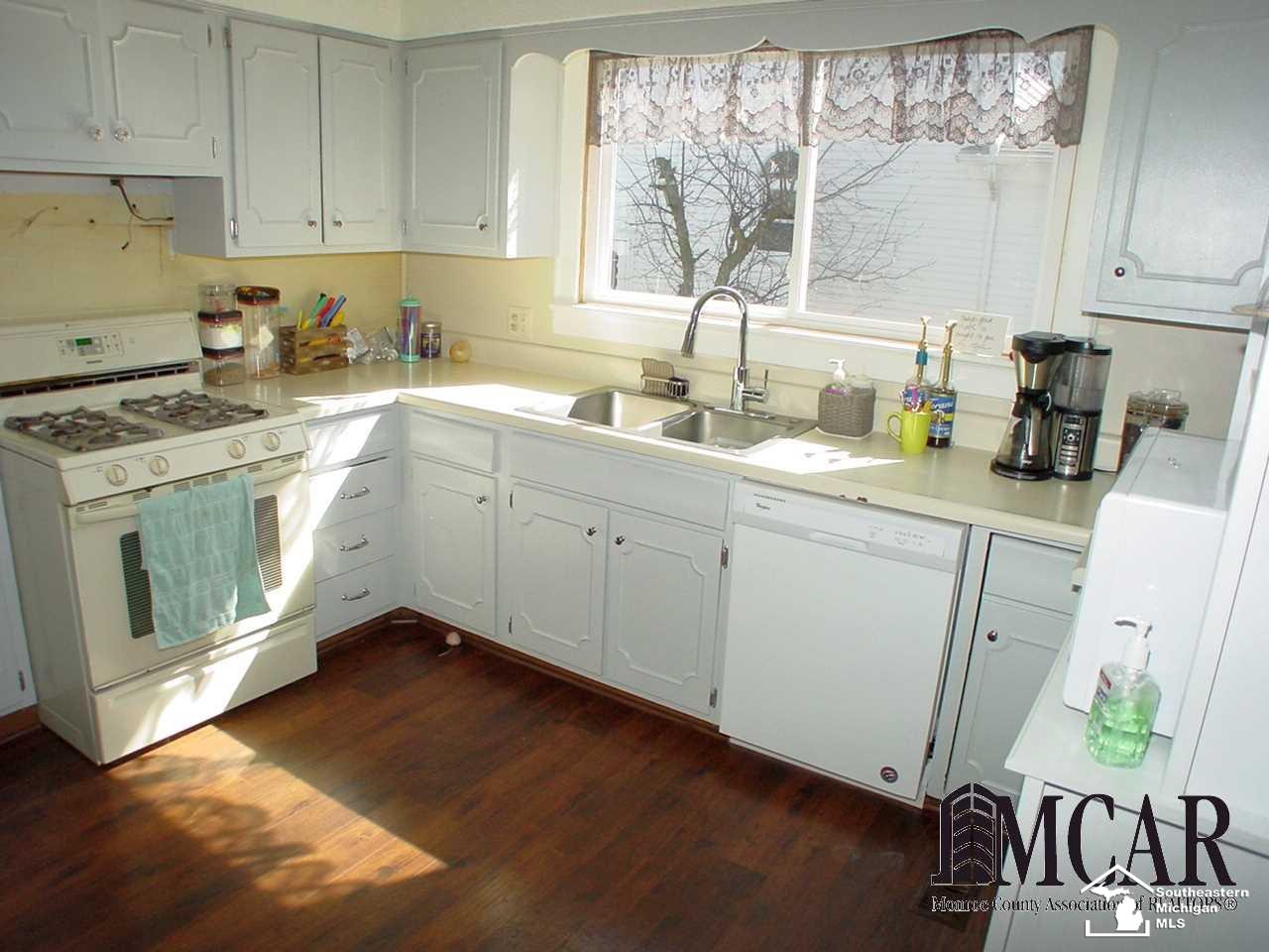 1065 West Temperance Road Temperance, MI 48182 - Photo 14 of 24 21437669-13.JPG