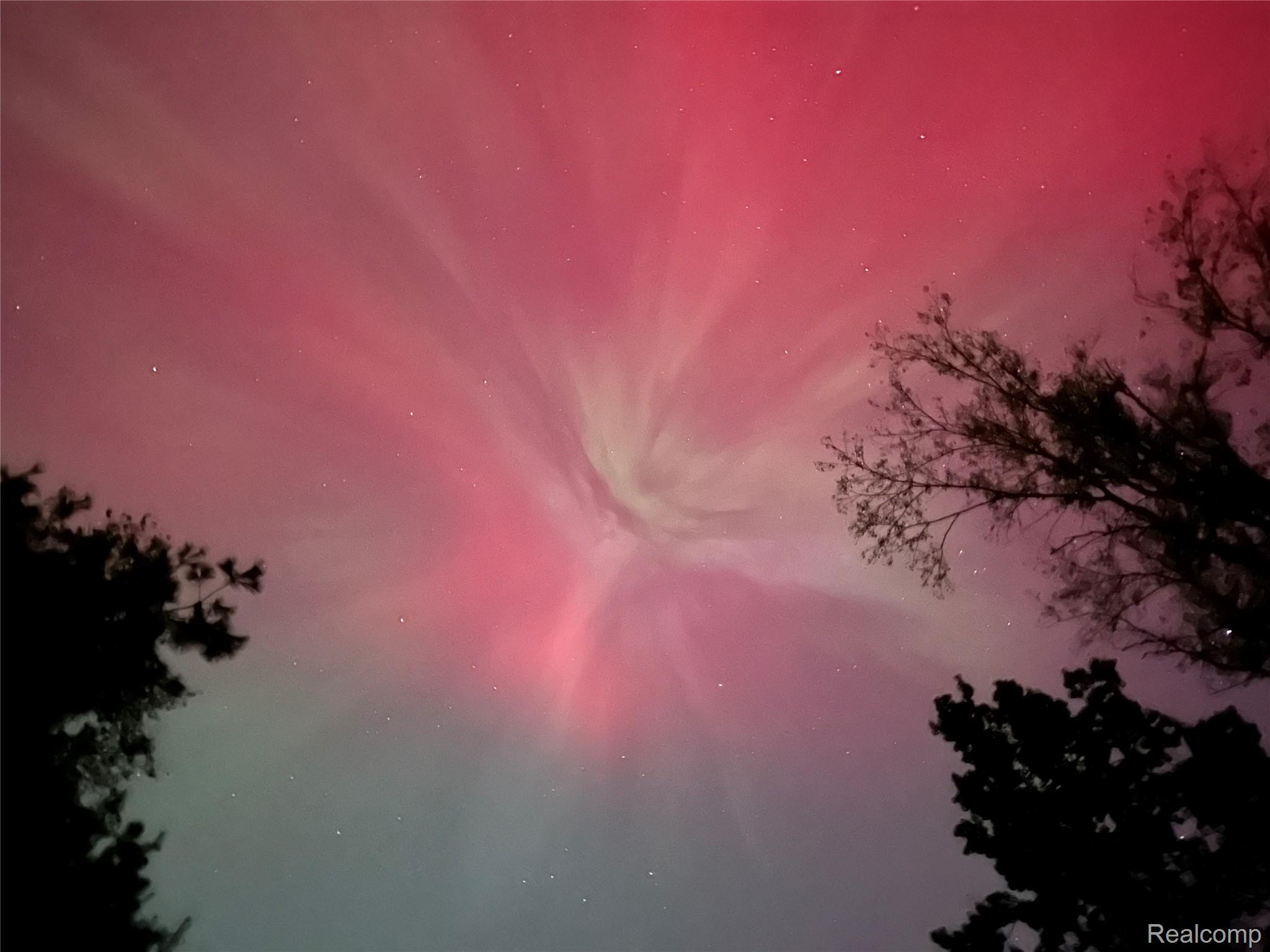 7333 Toma Road Dexter, MI 48130 - Photo 42 of 45 Aurora and stars at night.