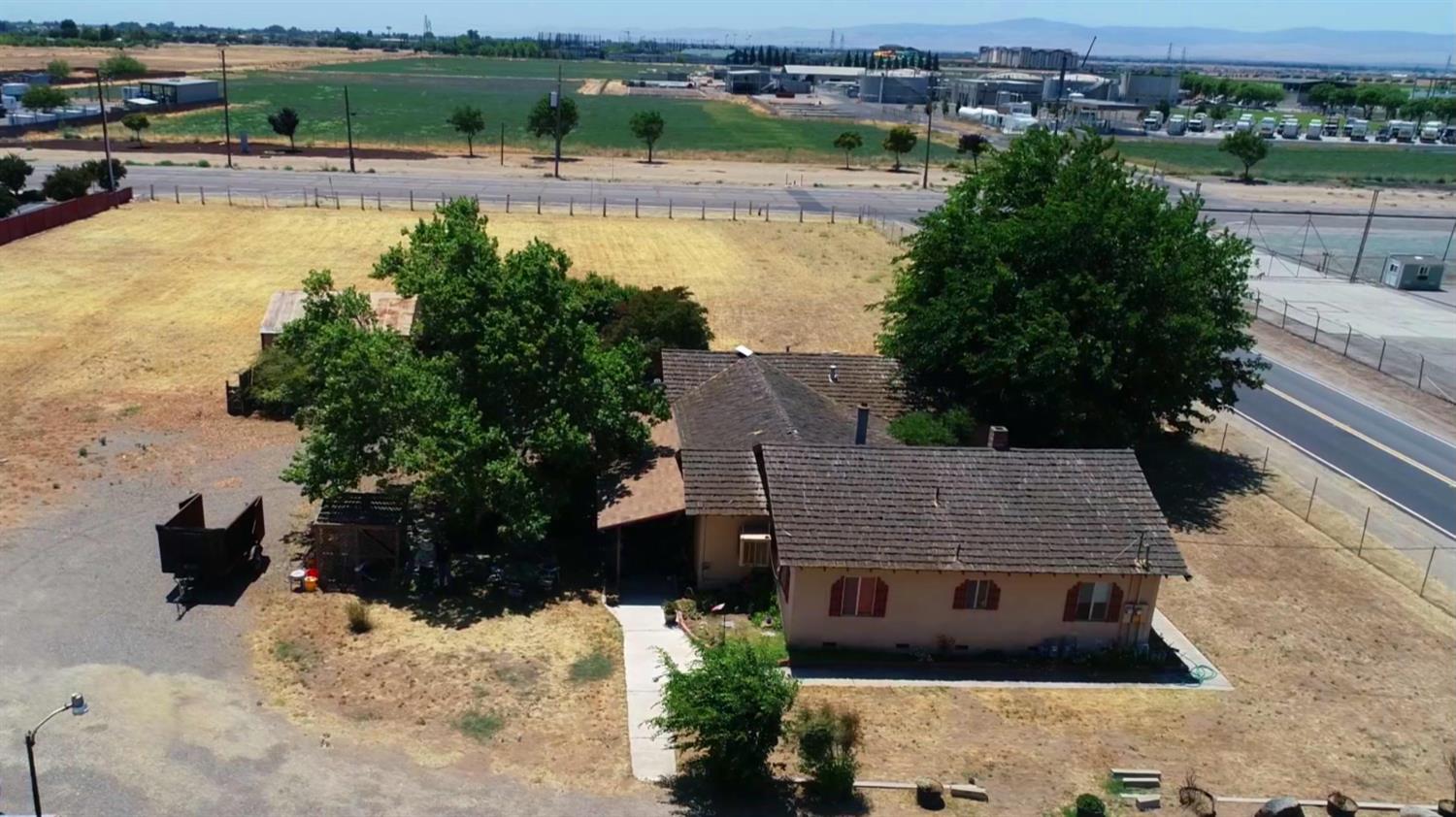 140 Swanson Road Manteca, CA 95337 - Photo 3 of 14