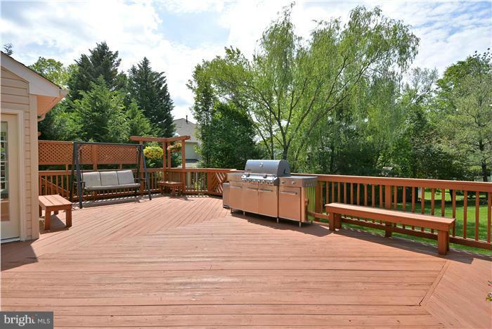 10993 Clover Hunt Court Reston, VA 20194 - Photo 12 of 30 Deck