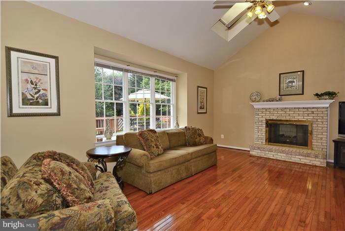 10993 Clover Hunt Court Reston, VA 20194 - Photo 13 of 30 Family Room