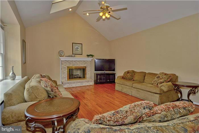 10993 Clover Hunt Court Reston, VA 20194 - Photo 14 of 30 Family Room