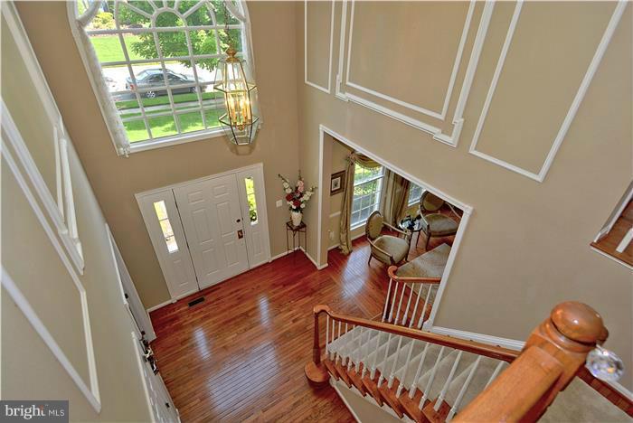 10993 Clover Hunt Court Reston, VA 20194 - Photo 17 of 30 Upper Level View to Foyer