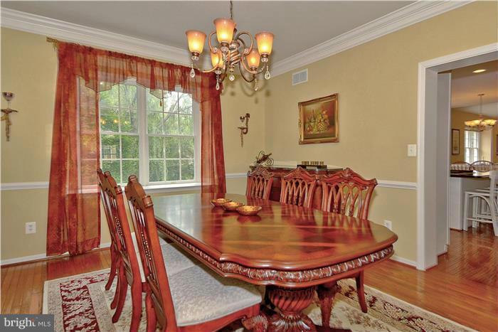 10993 Clover Hunt Court Reston, VA 20194 - Photo 7 of 30 Dining Room