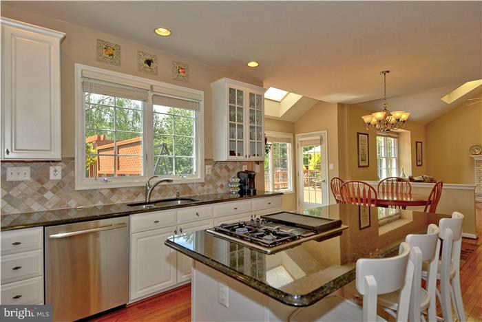 10993 Clover Hunt Court Reston, VA 20194 - Photo 8 of 30 Kitchen
