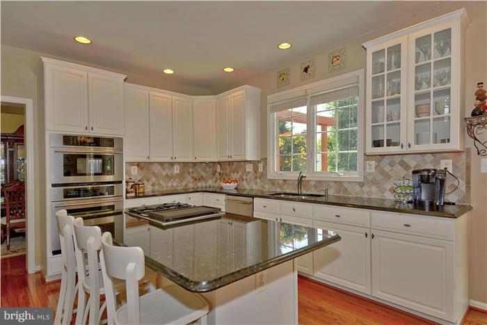10993 Clover Hunt Court Reston, VA 20194 - Photo 9 of 30 Kitchen