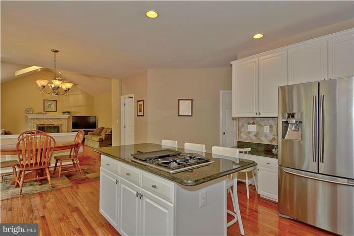 10993 Clover Hunt Court Reston, VA 20194 - Photo 10 of 30 Kitchen