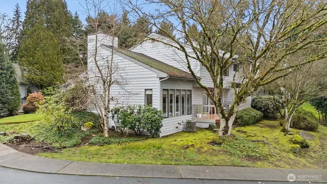 $825,000 | 10 143rd Avenue Southeast, Unit 4, Bellevue, WA 98007