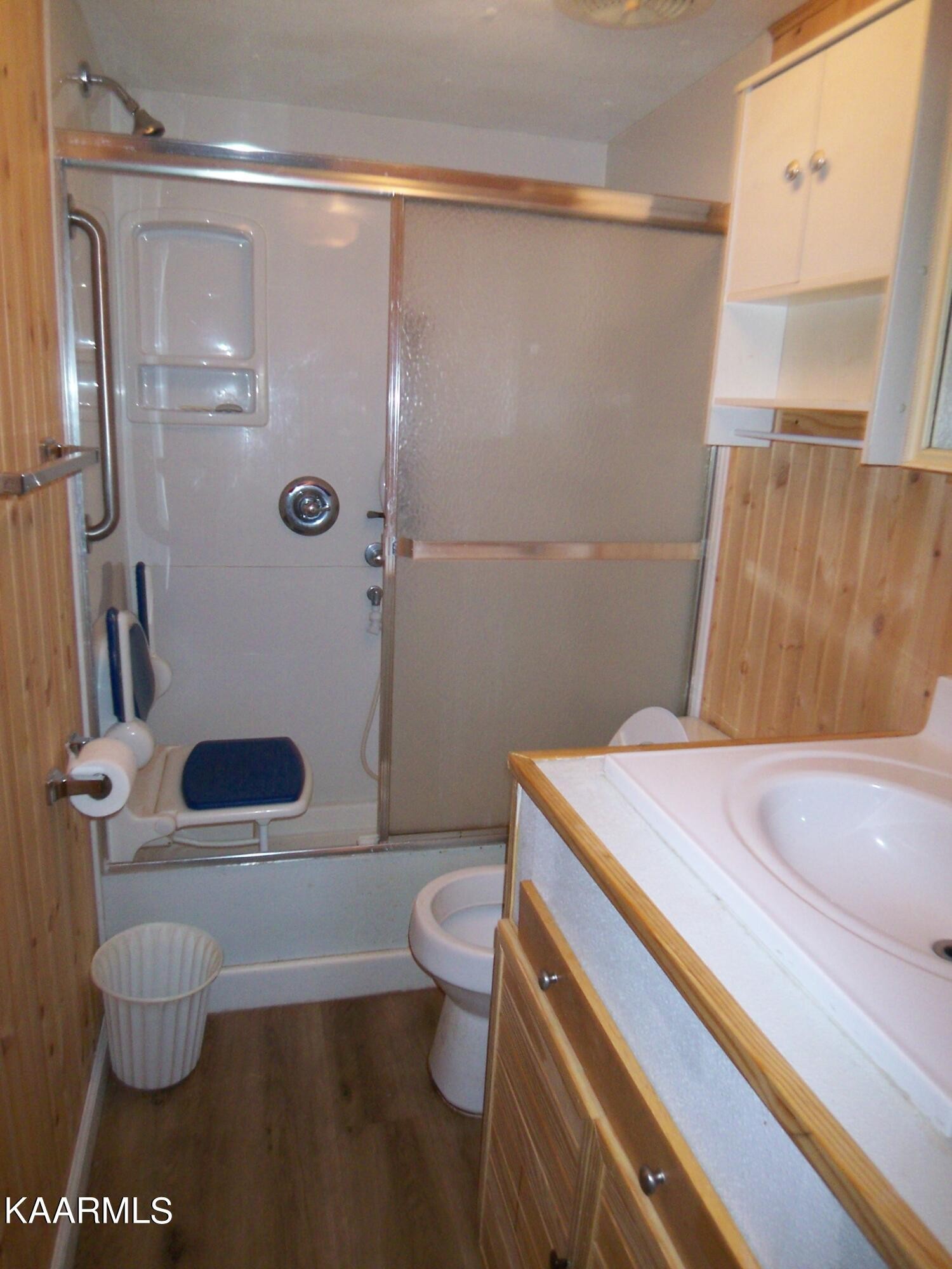 415 Kerrigan Road Crossville, TN 38555 - Photo 14 of 18 a bathroom with a sink a toilet and shower