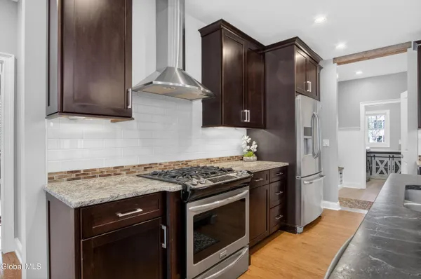 $999,900 | 21 Saw Mill Court, Wilton, NY 12866