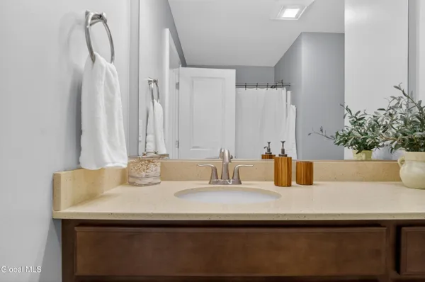 $999,900 | 21 Saw Mill Court, Wilton, NY 12866