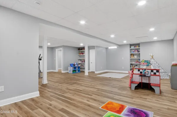 $999,900 | 21 Saw Mill Court, Wilton, NY 12866