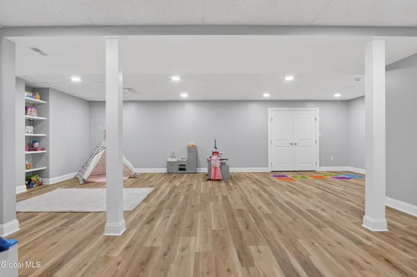 $999,900 | 21 Saw Mill Court, Wilton, NY 12866