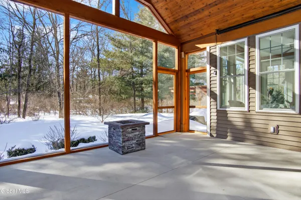 $999,900 | 21 Saw Mill Court, Wilton, NY 12866