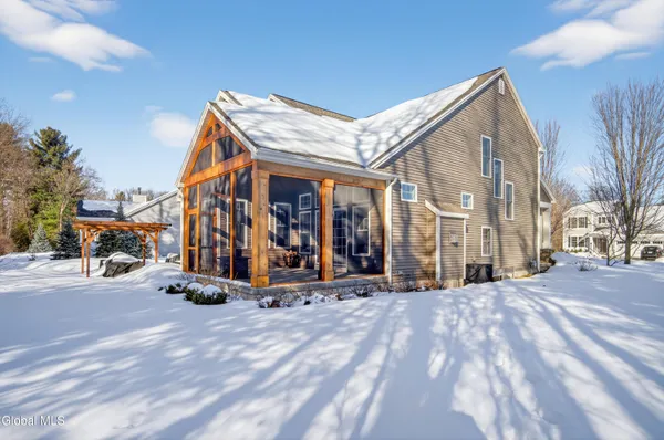 $999,900 | 21 Saw Mill Court, Wilton, NY 12866