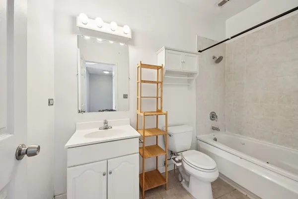 $235,000 | 4907 North Lawndale Avenue, Unit 2, Chicago, IL 60625