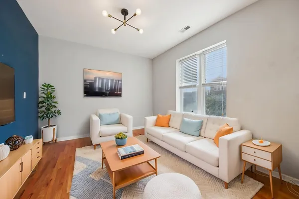 $235,000 | 4907 North Lawndale Avenue, Unit 2, Chicago, IL 60625