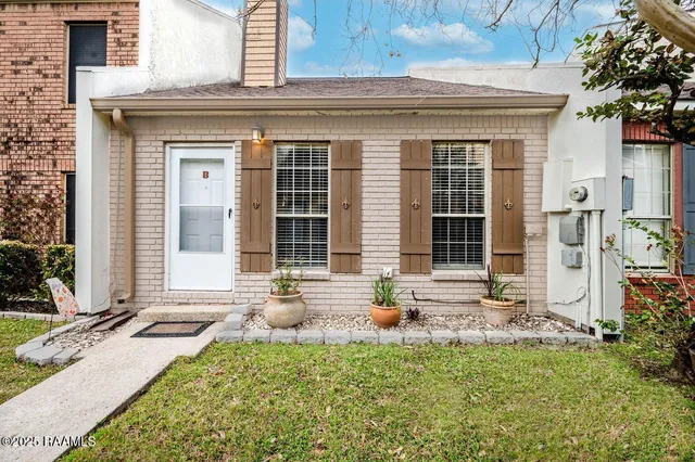$1,650 | 203 Long Plantation Boulevard, Unit B, Lafayette, LA 70508