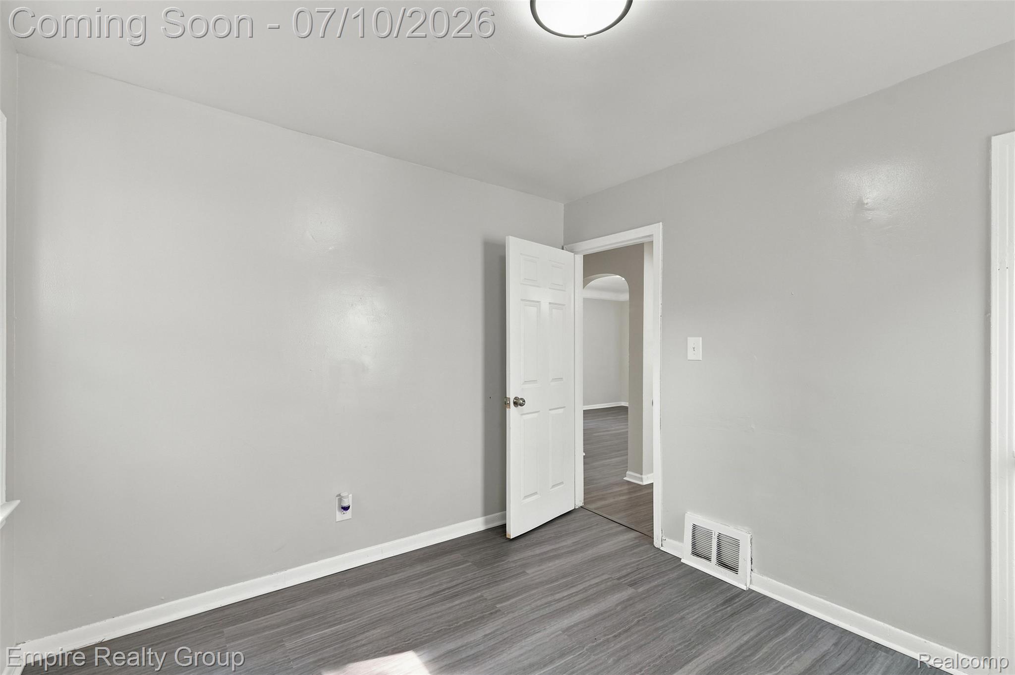 11696 Fielding Street Detroit, MI 48228 - Photo 12 of 21 054.jpg