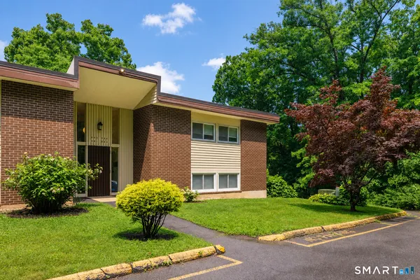 $185,000 | 229 Bacon Pond Road, Unit 354, Woodbury, CT 06798