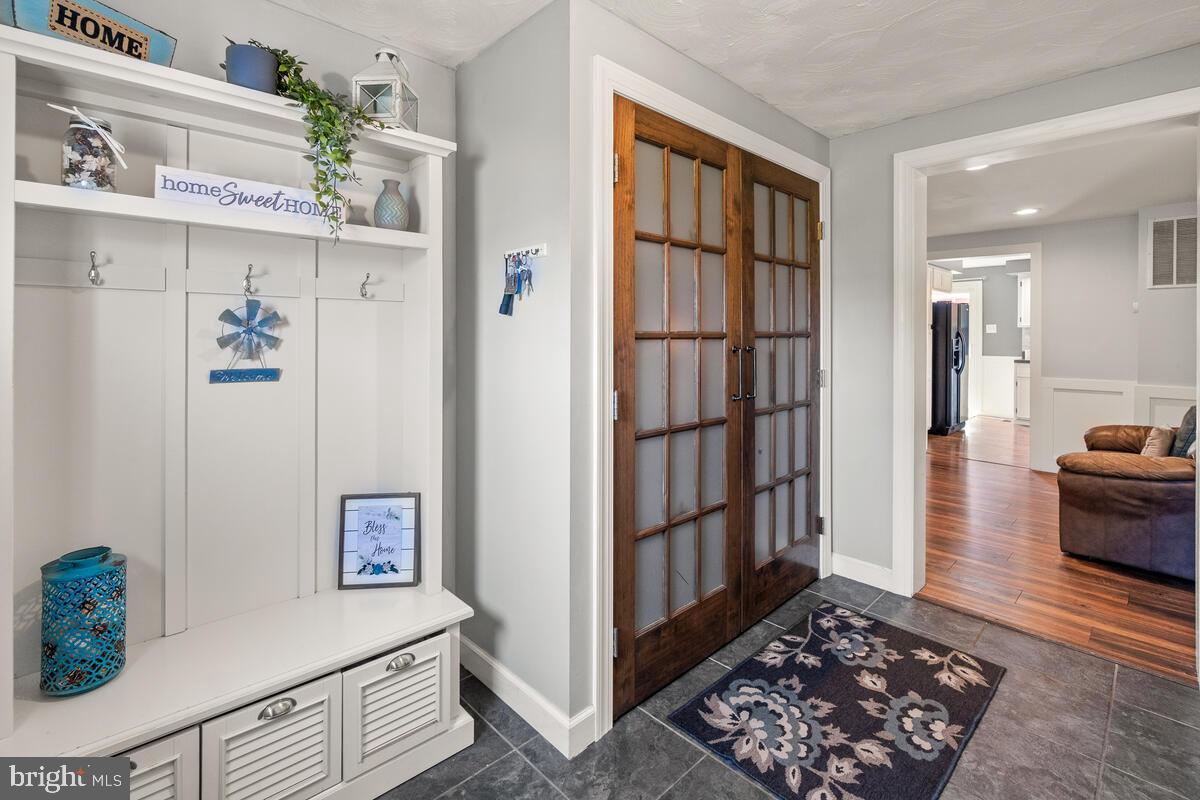 11810 Renner Road Keymar, MD 21757 - Photo 5 of 68 Spacious entryway