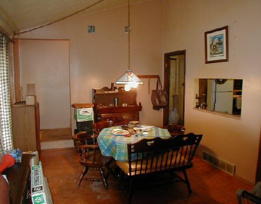 6 South Petrie Road Coraopolis, PA 15108 - Photo 3 of 8 Dining Room.