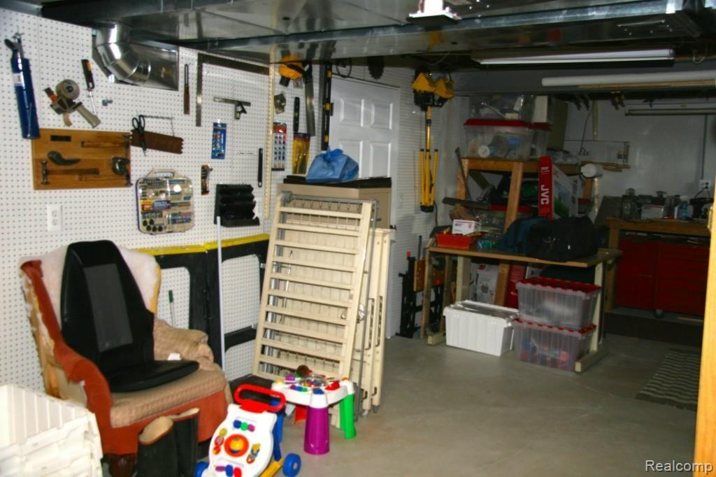 851 Grovecrest Rochester, MI 48307 - Photo 32 of 36 IMG_0135.jpg