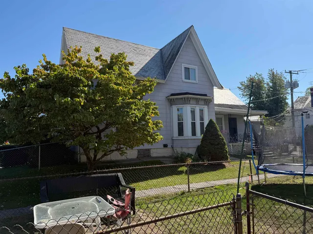 $450,000 | 61 Prospect Street, Manchester, NH 03104