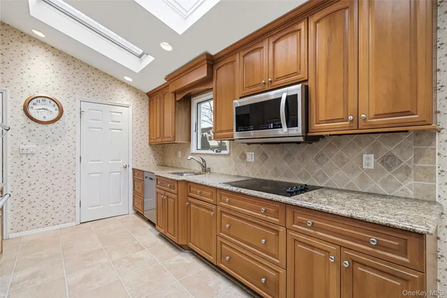 $799,000 | 16 Pantzer Street, Smithtown, NY 11787