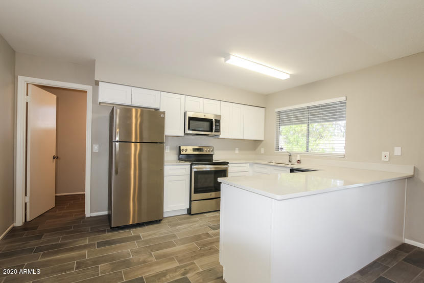 17833 North 49th Avenue Glendale, AZ 85308 - Photo 5 of 16 P3212979-04-Kitchen-658878