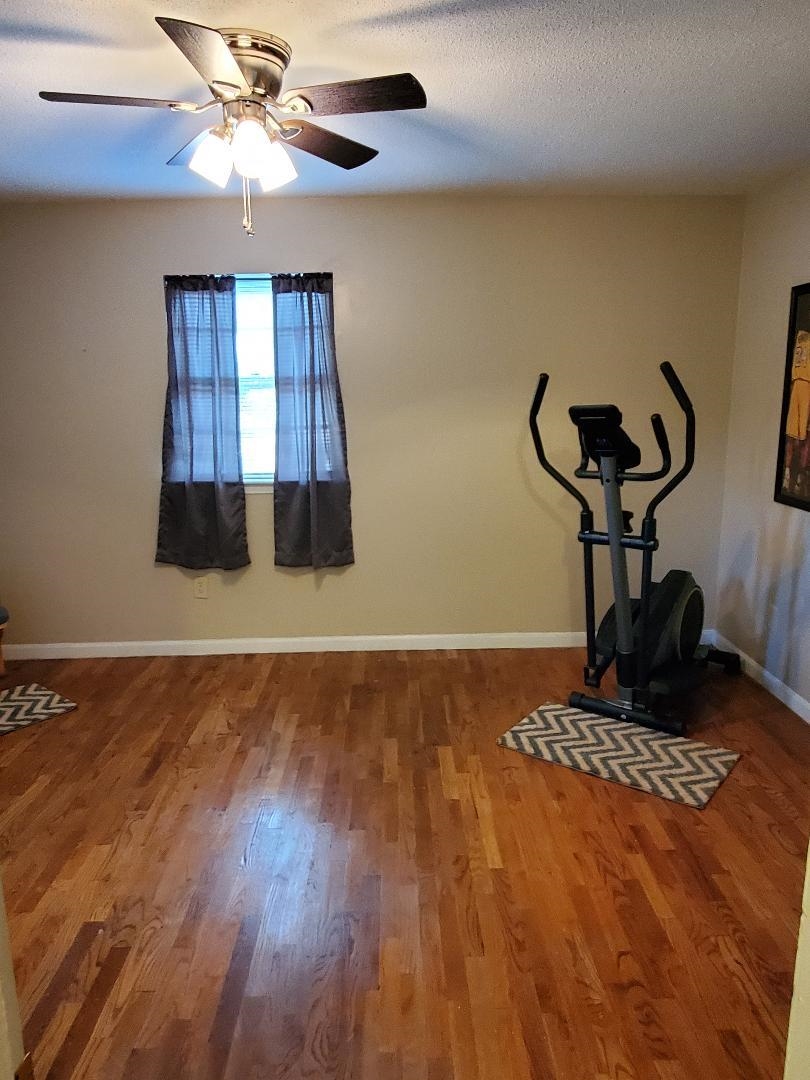 3232 Canisbay Road Memphis, TN 38128 - Photo 21 of 23 a lamp on a table in a room