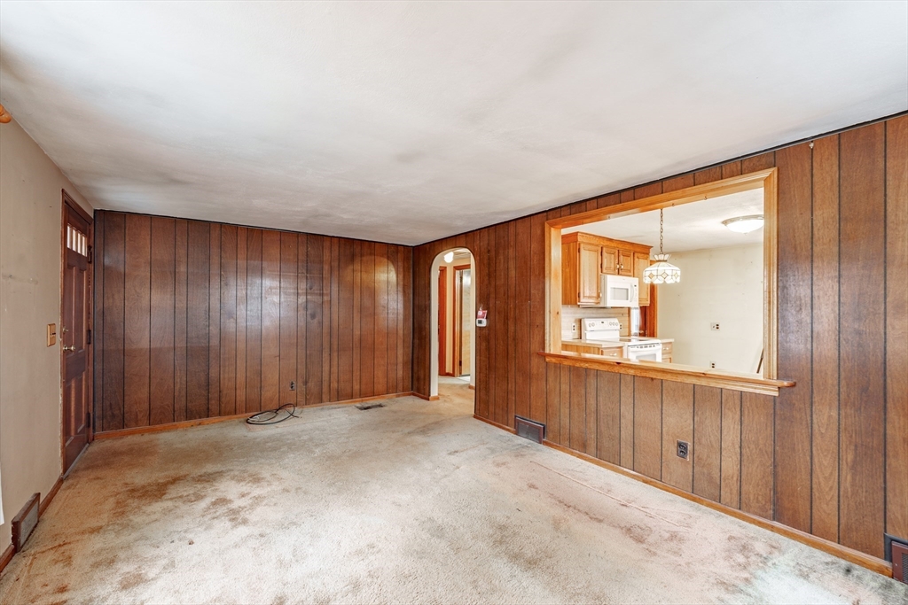 35 Sargon Street Springfield, MA 01104 - Photo 3 of 19