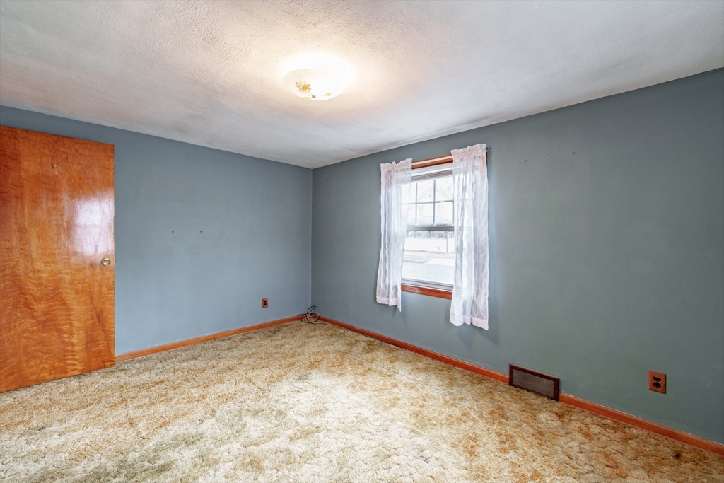 35 Sargon Street Springfield, MA 01104 - Photo 6 of 19