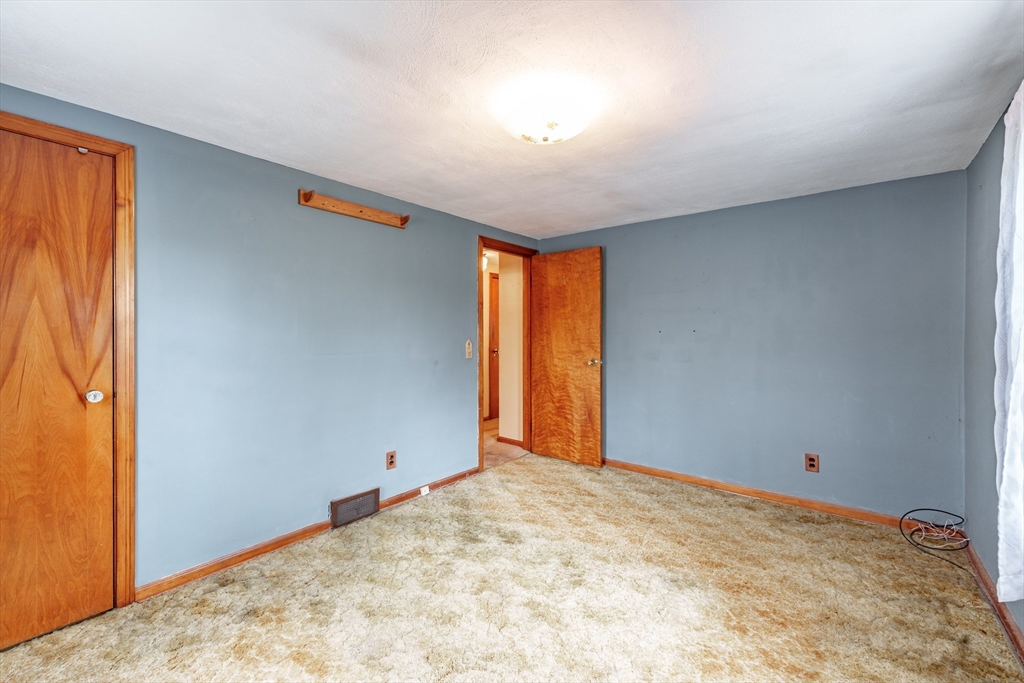 35 Sargon Street Springfield, MA 01104 - Photo 7 of 19