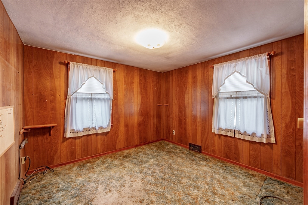 35 Sargon Street Springfield, MA 01104 - Photo 8 of 19