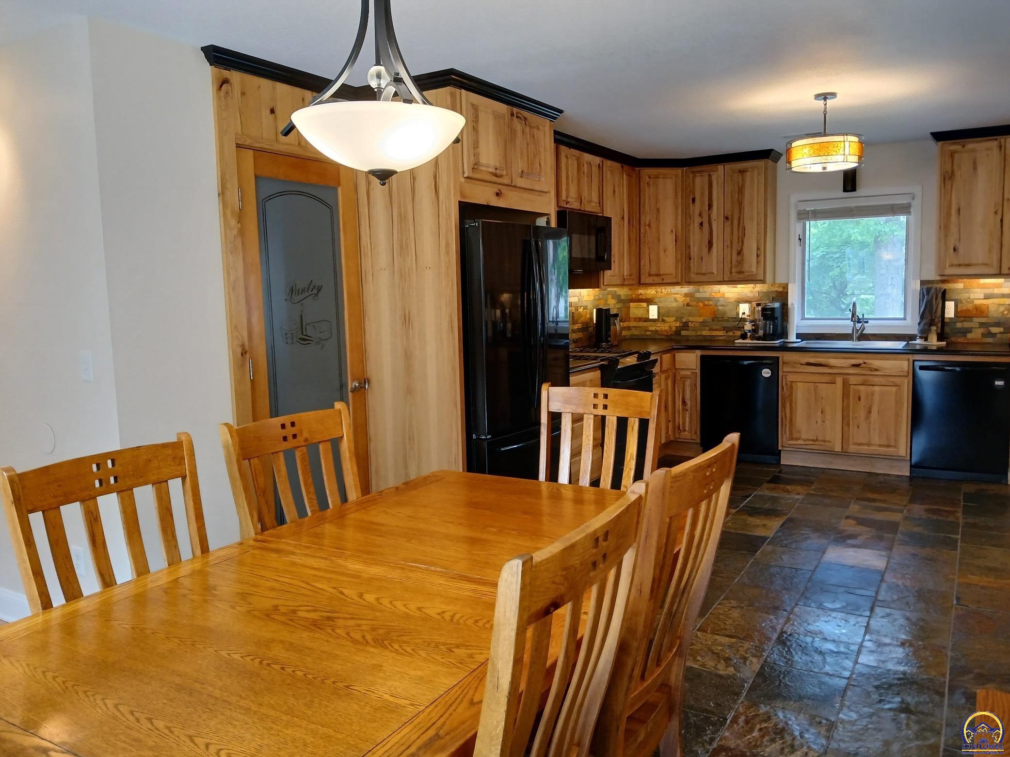 301 Southwest Yorkshire Road Topeka, KS 66606 - Photo 17 of 82
