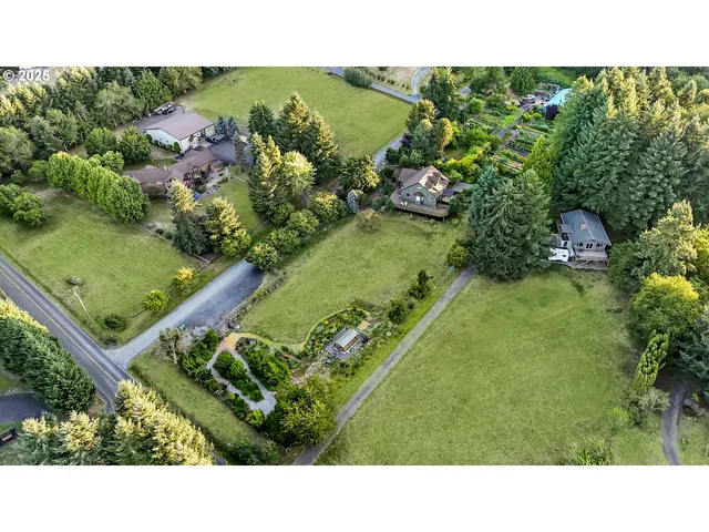 $1,320,000 | 10623 Northeast Fox Farm Road, Dundee, OR 97115