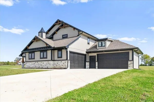 $948,000 | 13507 Woodland Rnch Drive, Lee's Summit, MO 64086