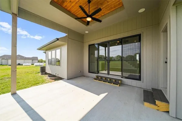 $948,000 | 13507 Woodland Rnch Drive, Lee's Summit, MO 64086
