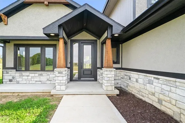 $948,000 | 13507 Woodland Rnch Drive, Lee's Summit, MO 64086