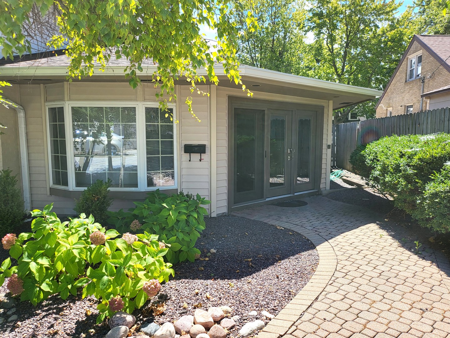 2306 Maysel Street Bloomington, IL 61701 - Photo 3 of 32