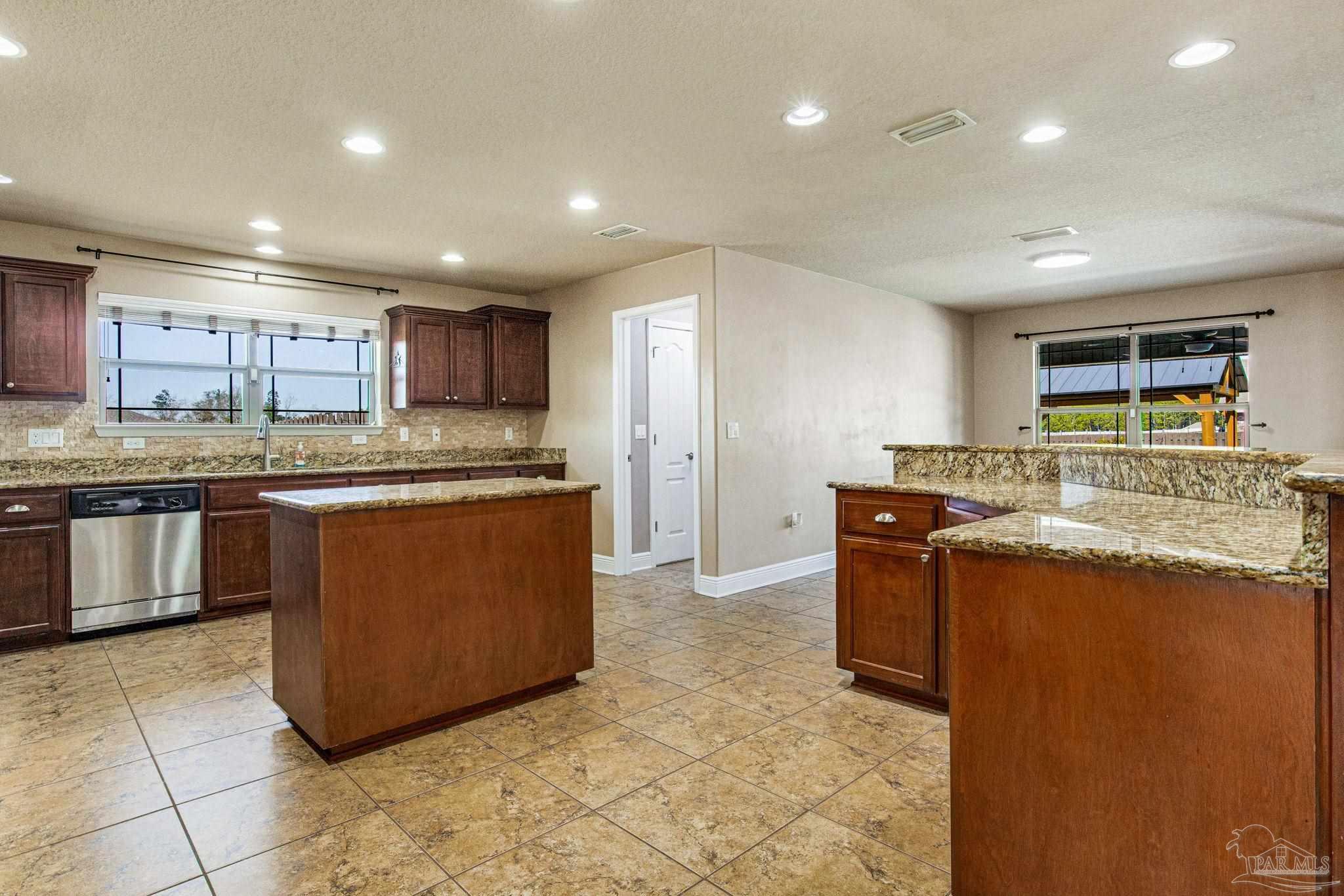 4818 Perspective Drive Milton, FL 32570 - Photo 10 of 49