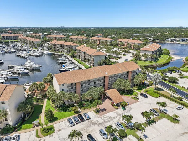 $569,000 | 1601 Marina Isle Way, Unit 101, Jupiter, FL 33477