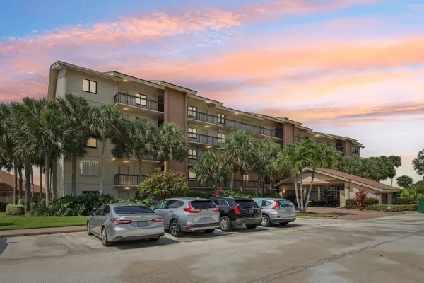 $569,000 | 1601 Marina Isle Way, Unit 101, Jupiter, FL 33477