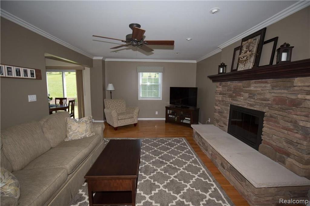 306 Whitney Drive Rochester Hills, MI 48307 - Photo 6 of 38