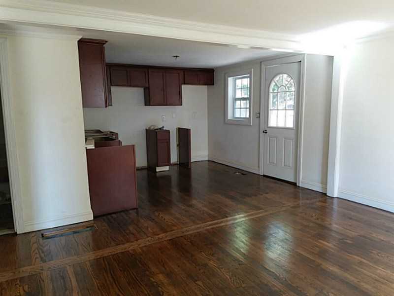 25 Largo Road Warwick, RI 02886 - Photo 3 of 3 Den/Family/Great Room.