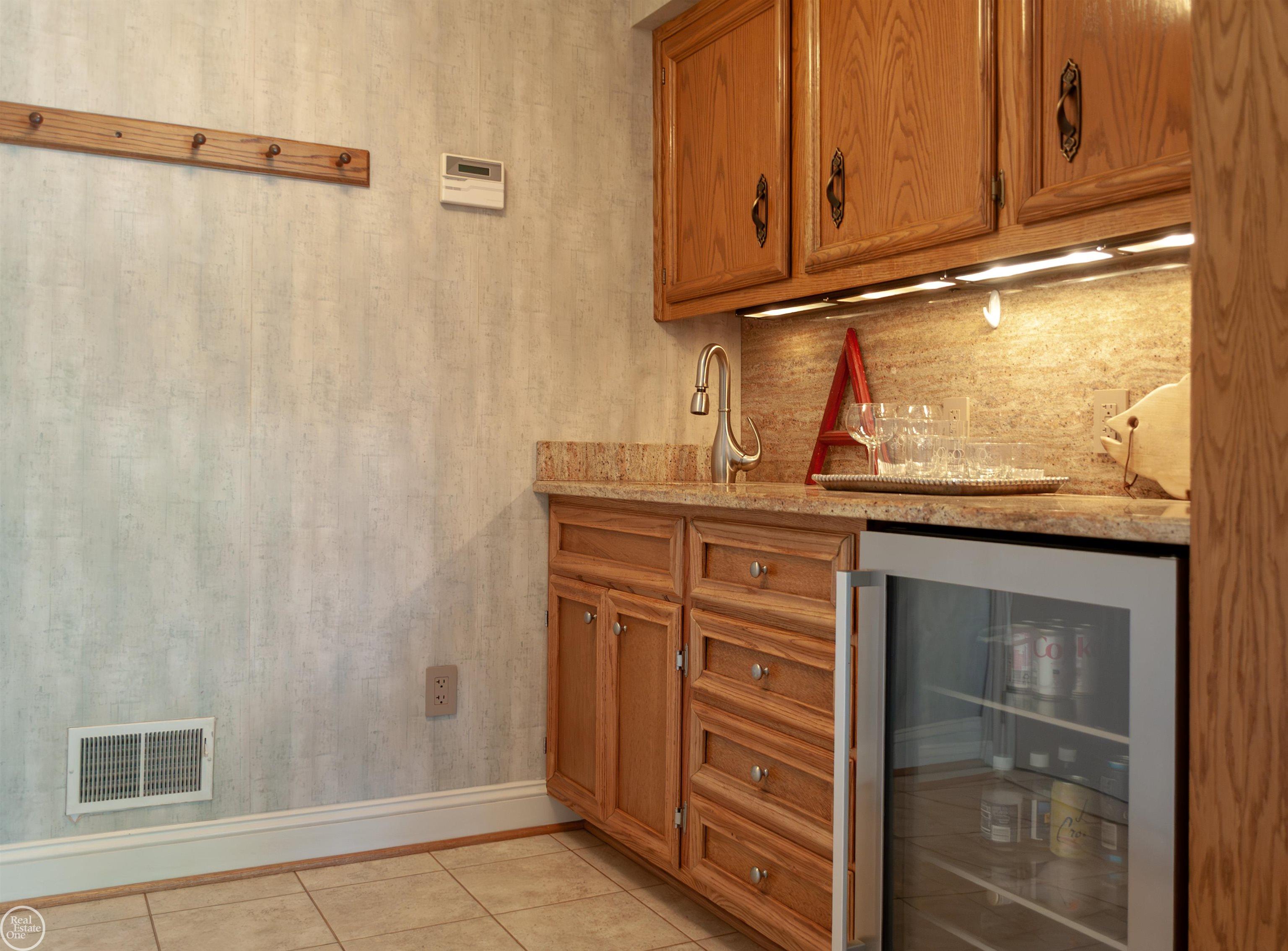 738 Ballantyne Road Grosse Pointe, MI 48236 - Photo 13 of 51 50154808-7645ad0c-b861-41f1-9bf3-c0c040b0dc75.JPG