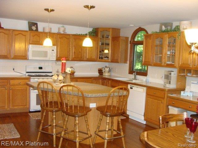 7193 Summit Ridge Brighton, MI 48116 - Photo 3 of 25 SPACIOUS KITCHEN