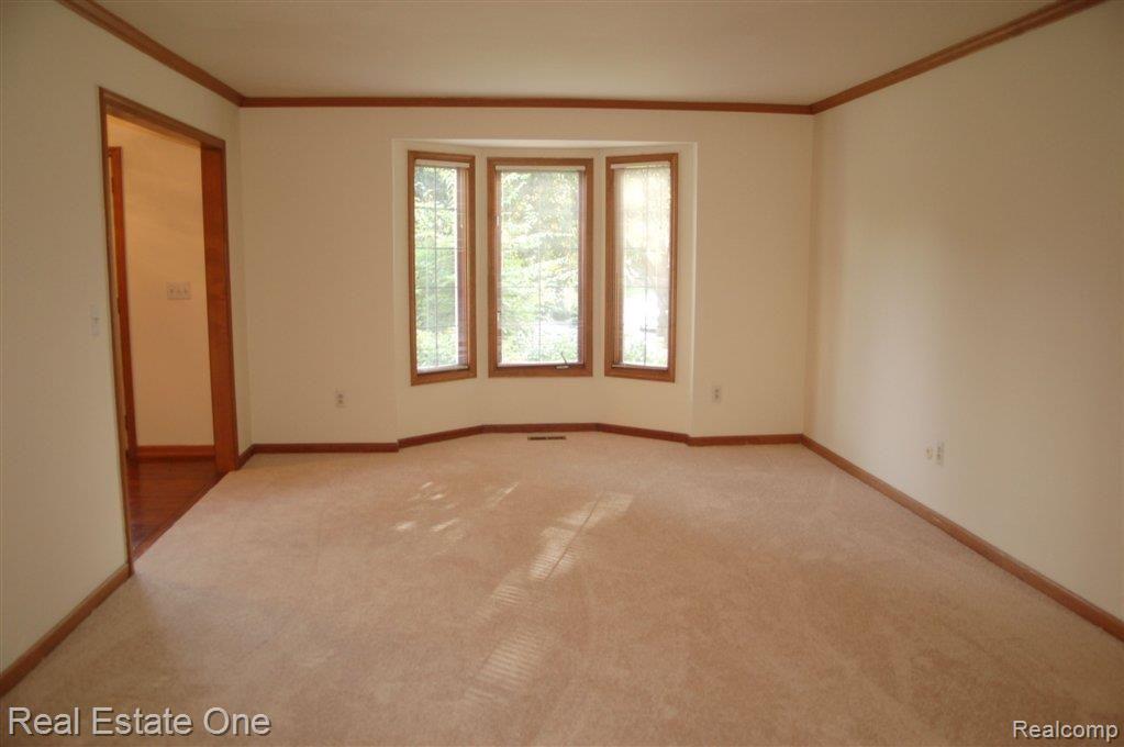 2490 Munster Road Rochester, MI 48309 - Photo 3 of 16 living rm.JPG