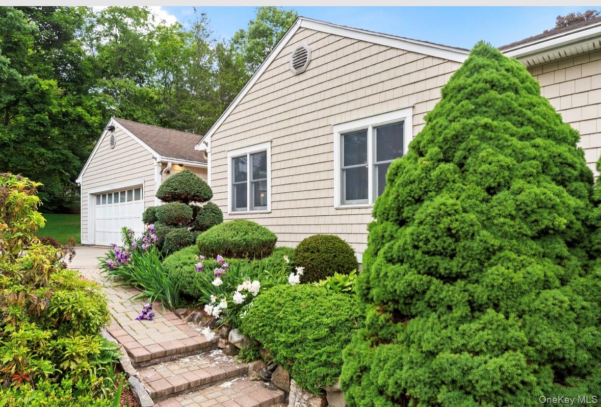 411 South Chelsea Road White Plains, NY 10603 - Photo 5 of 36